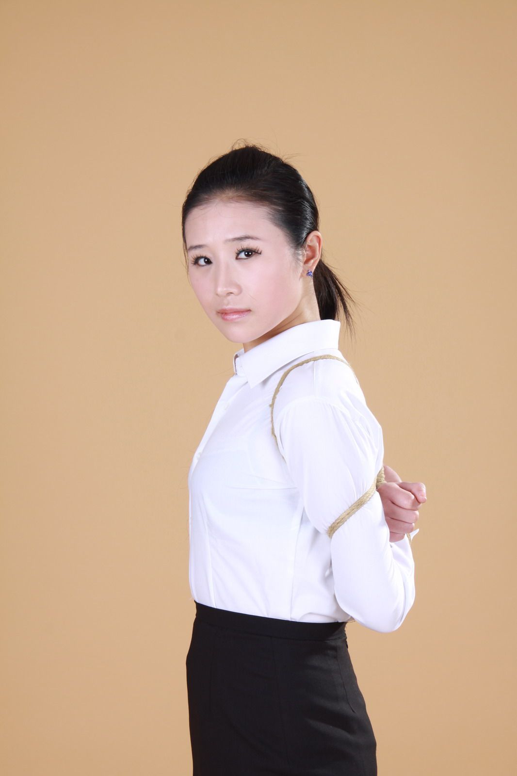 [神艺缘套图]2011.01.22 第118期 模特 馨缘 第1集 - 秀人官方门户网站