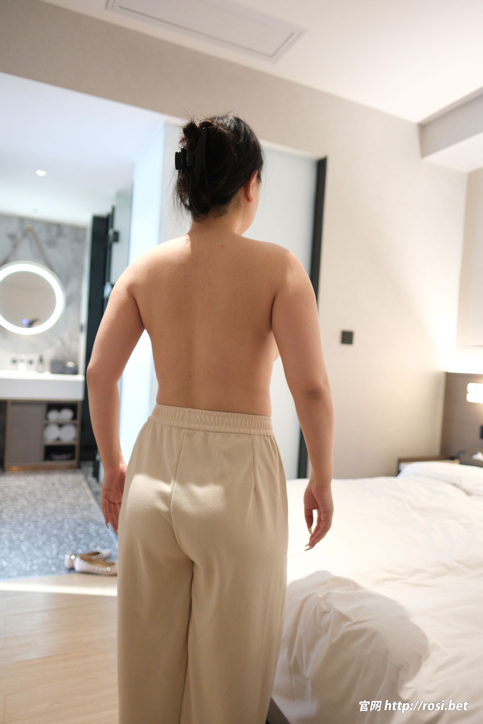 [ROSI美女图]2026.03.24 NO.5223-慕色阁