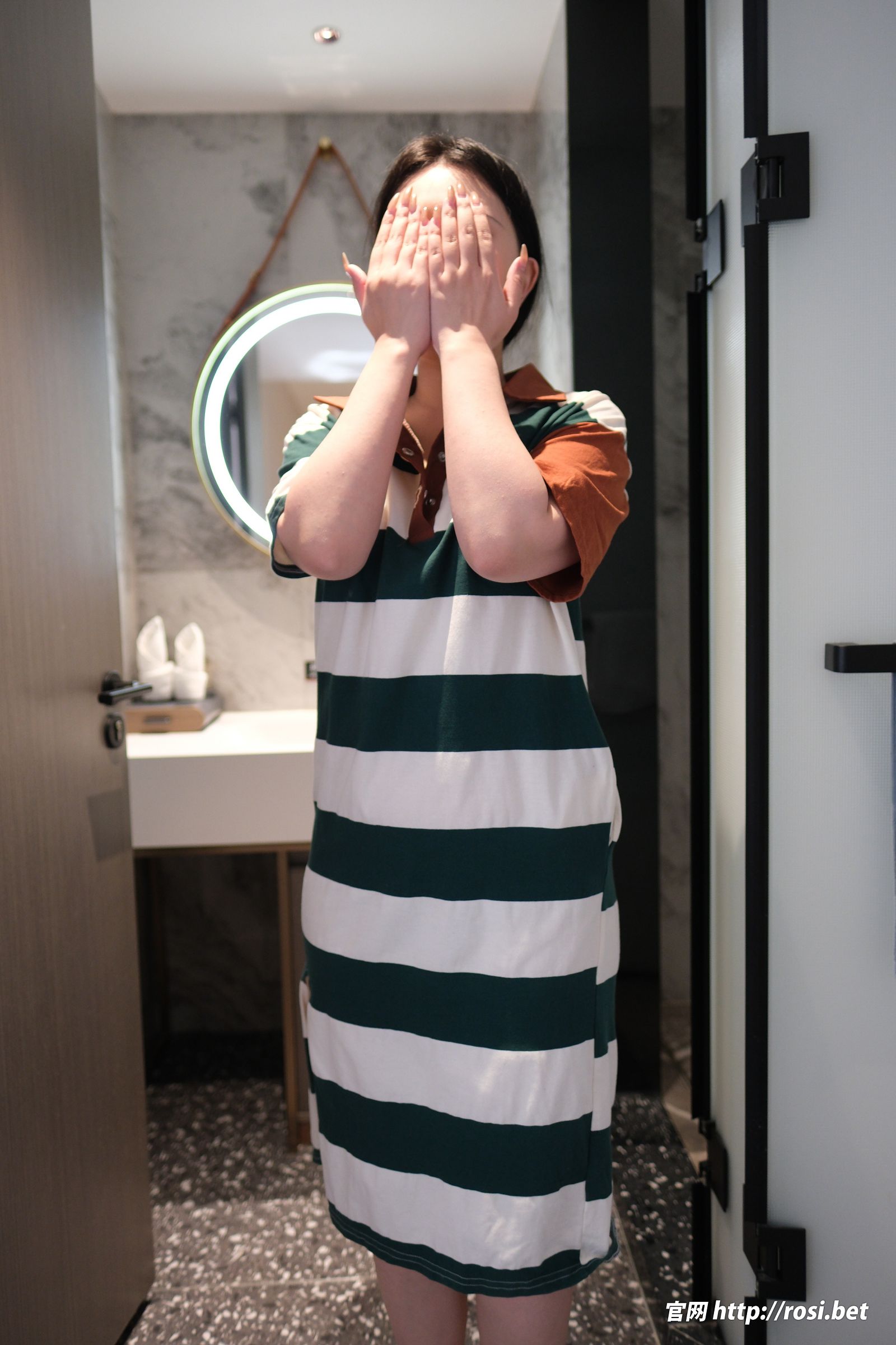 [ROSI美女图]2026.02.17 NO.5188-慕色阁