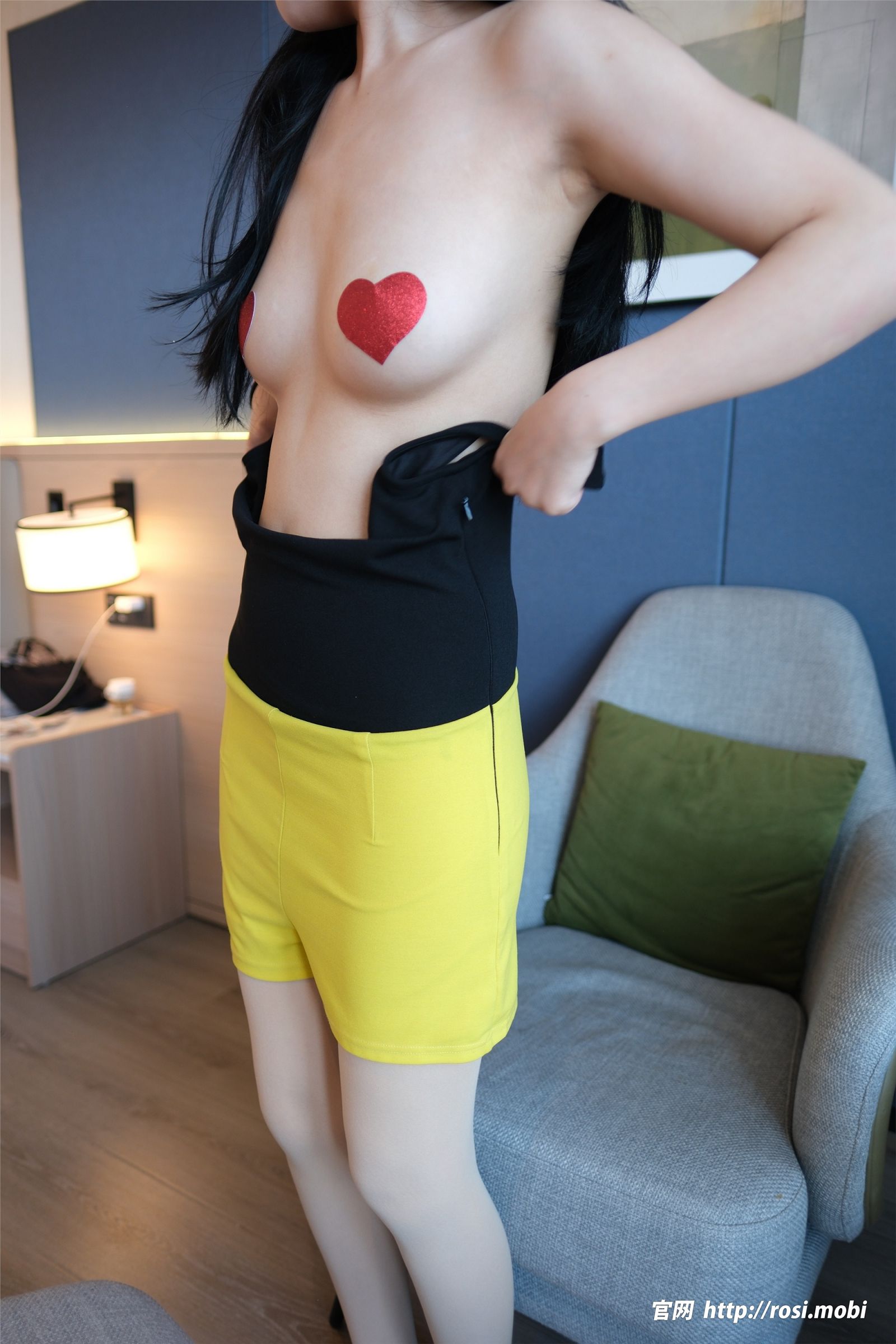 [ROSI美女图]2025.02.20 NO.4826-微觅圈