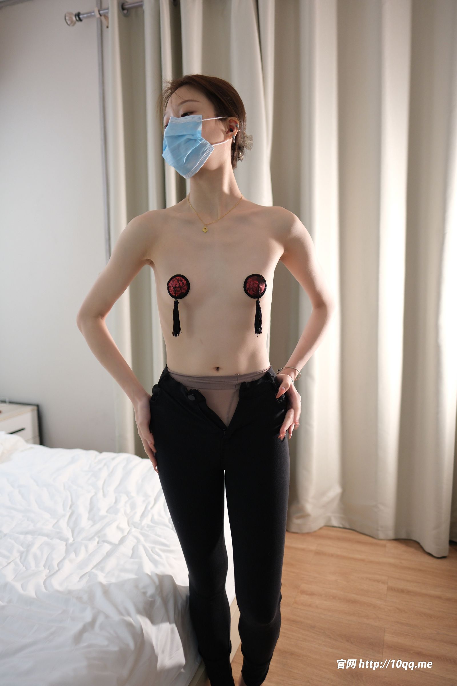 [ROSI美女图]口罩系列 2024.12.17 NO.3110-秀人网