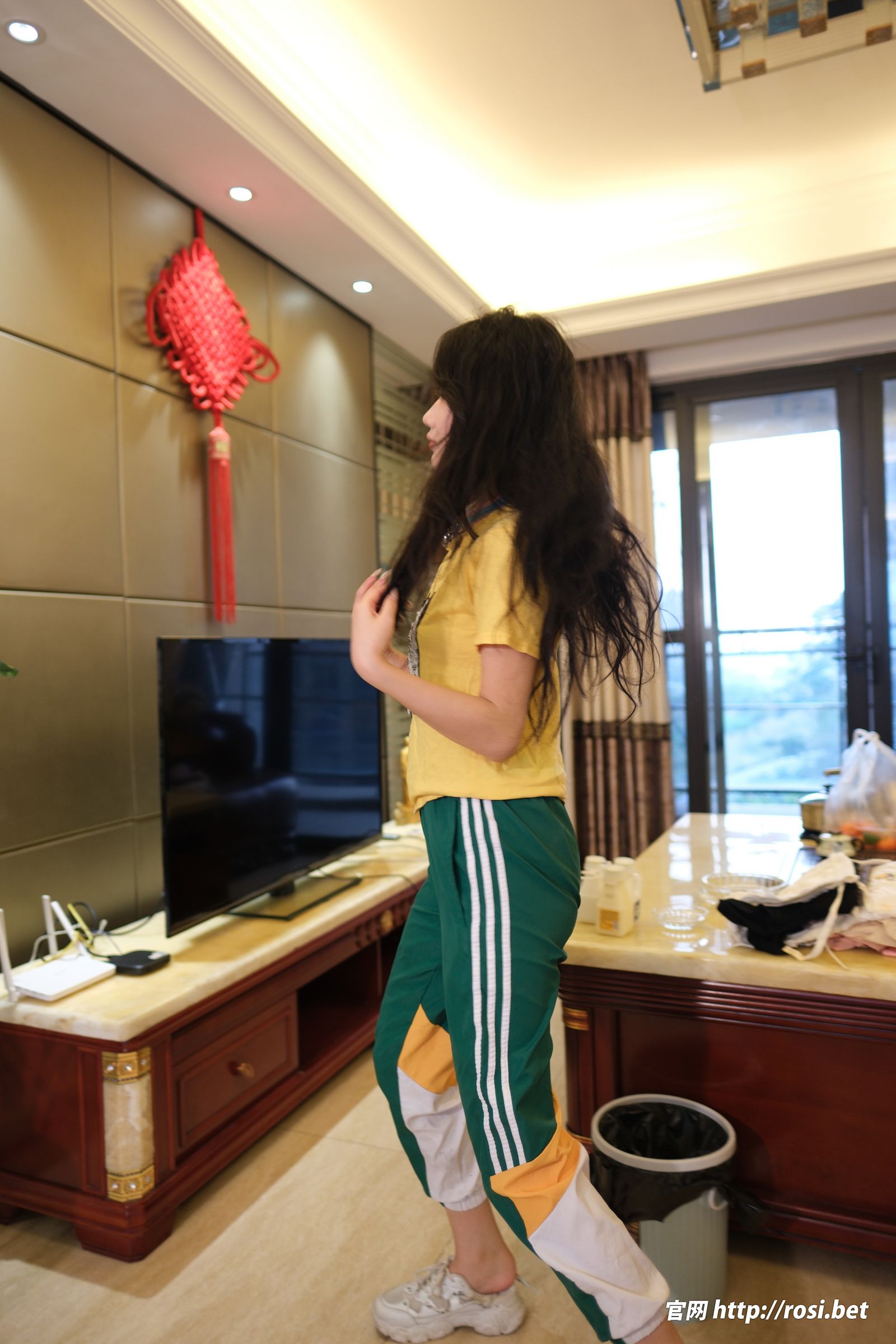 [ROSI美女图]2025.10.25 NO.5073-微觅圈