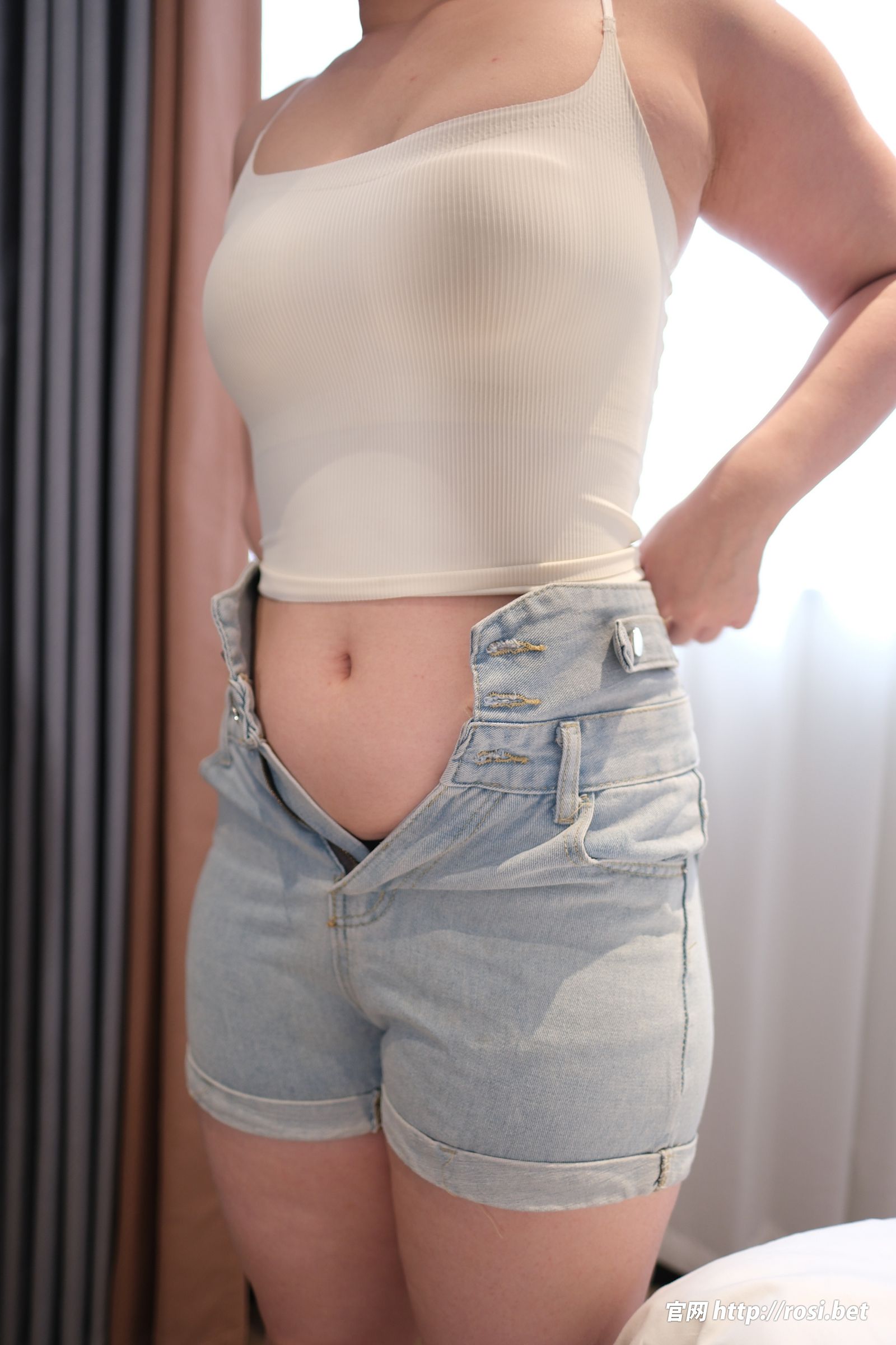 [ROSI美女图]2026.04.22 NO.5252-微觅圈