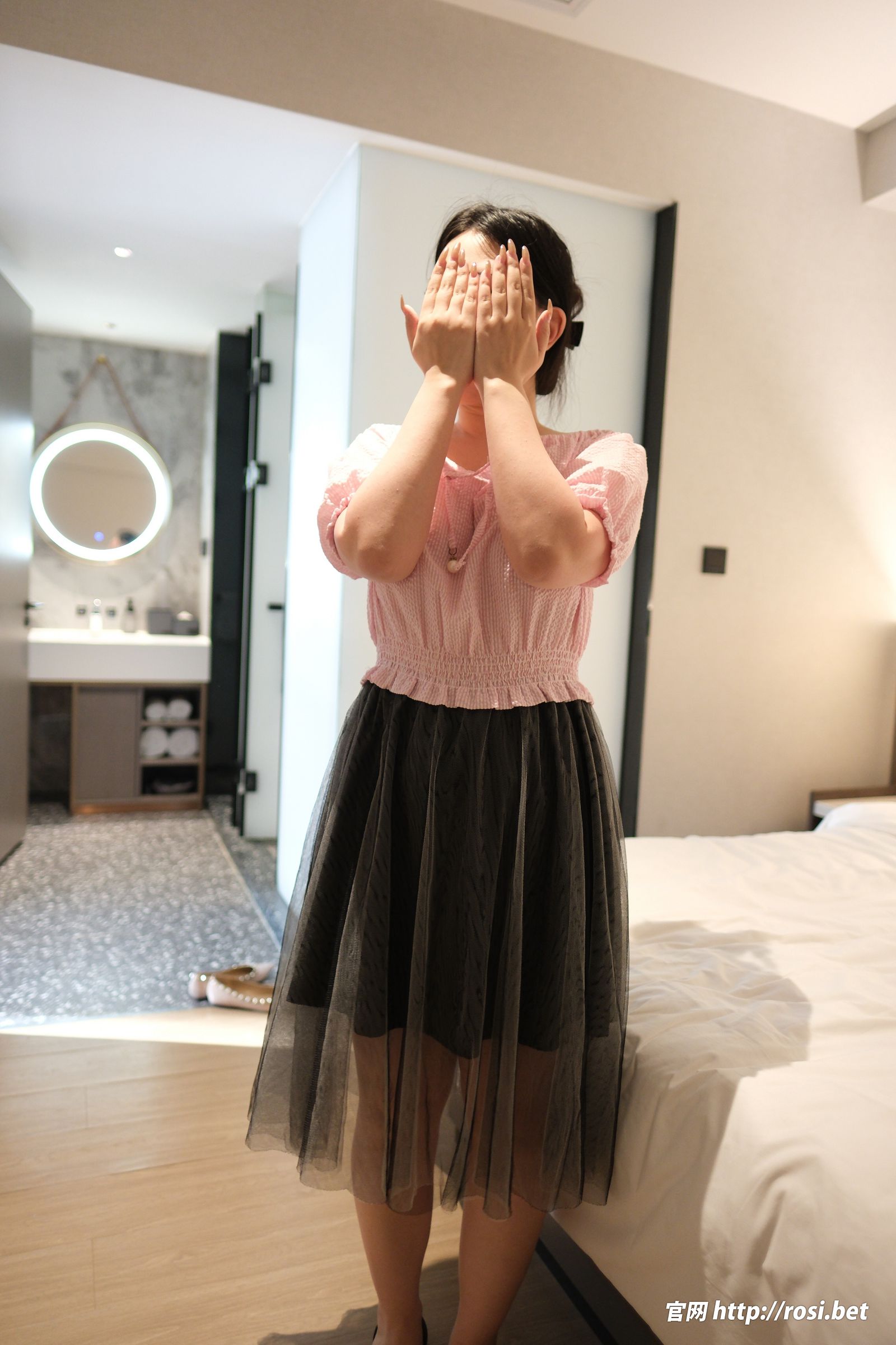 [ROSI美女图]2026.03.31 NO.5230-电鸽