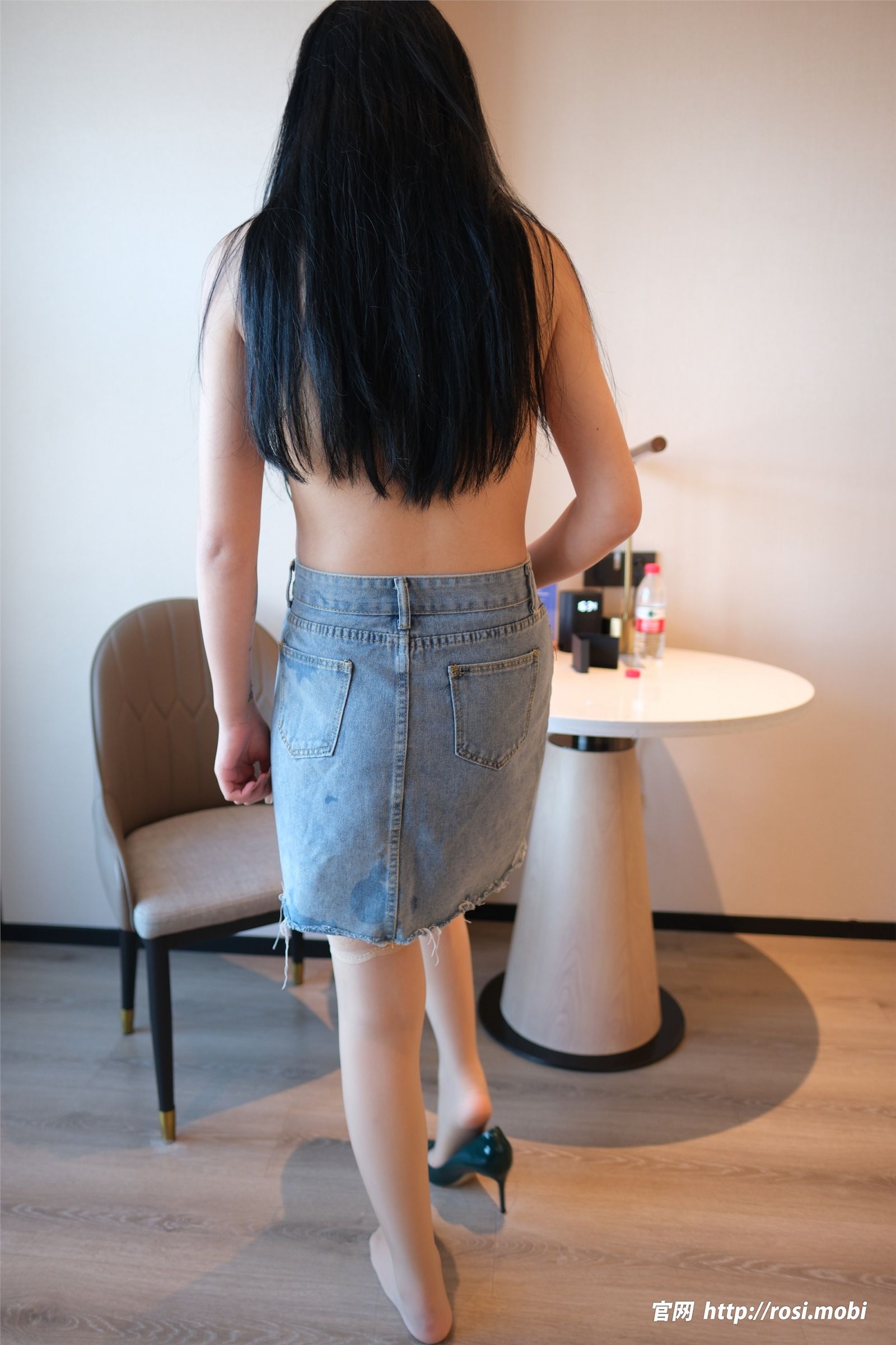 图片[1]-[ROSI美女图]2025.03.18 NO.4852 - 微觅圈-微觅圈