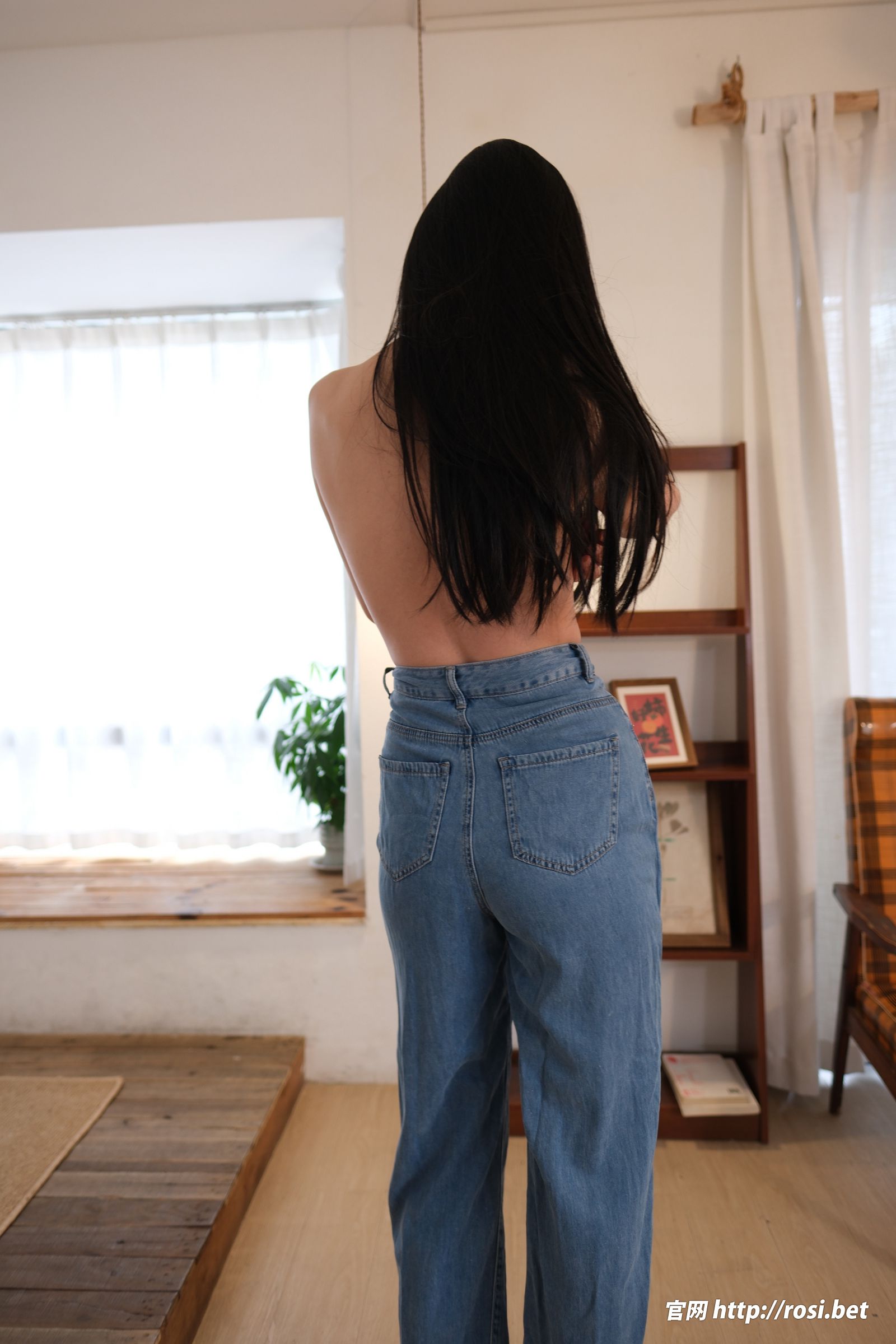 [ROSI美女图]2025.11.01 NO.5080-微觅圈