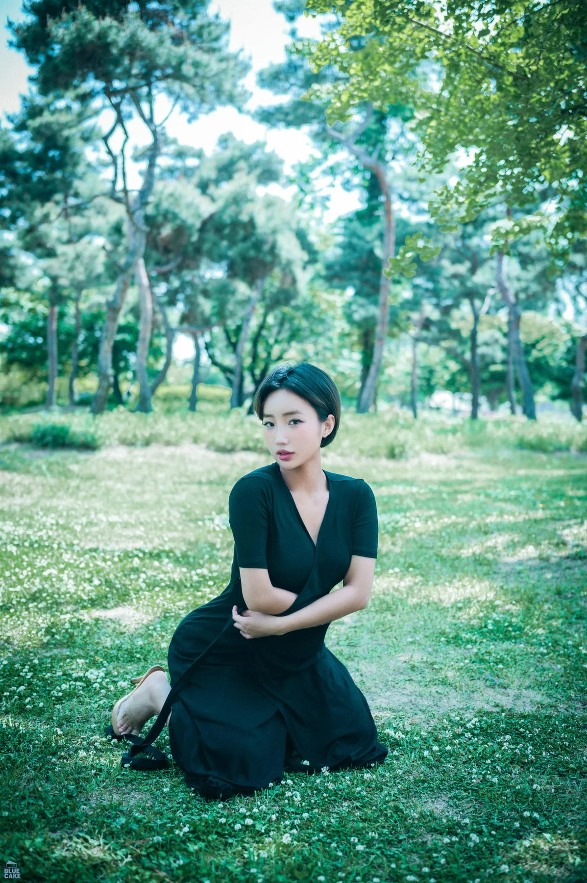 图片[1]-BLUECAKE No.157 Booty Queen公园写真黑裙-慕色阁